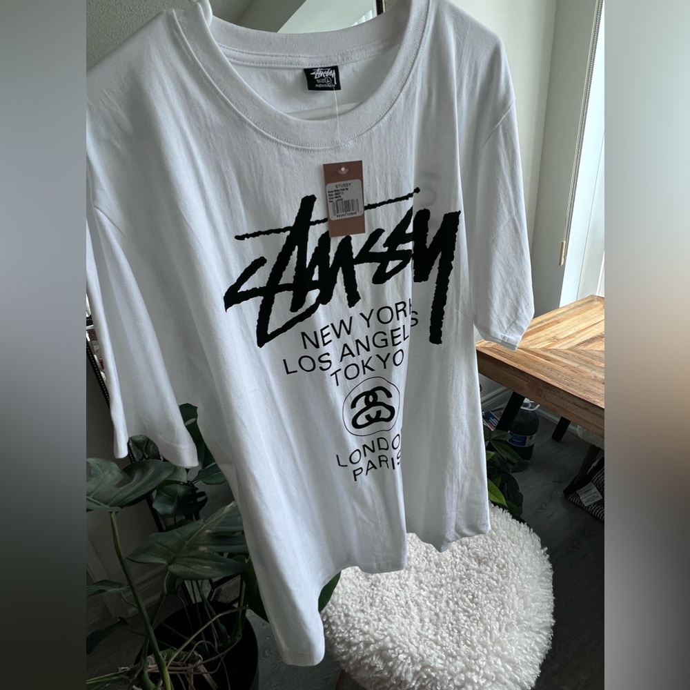 ๐ Authentic Stussy World Tour White Tee - unisex - L - Picture 10 of 17